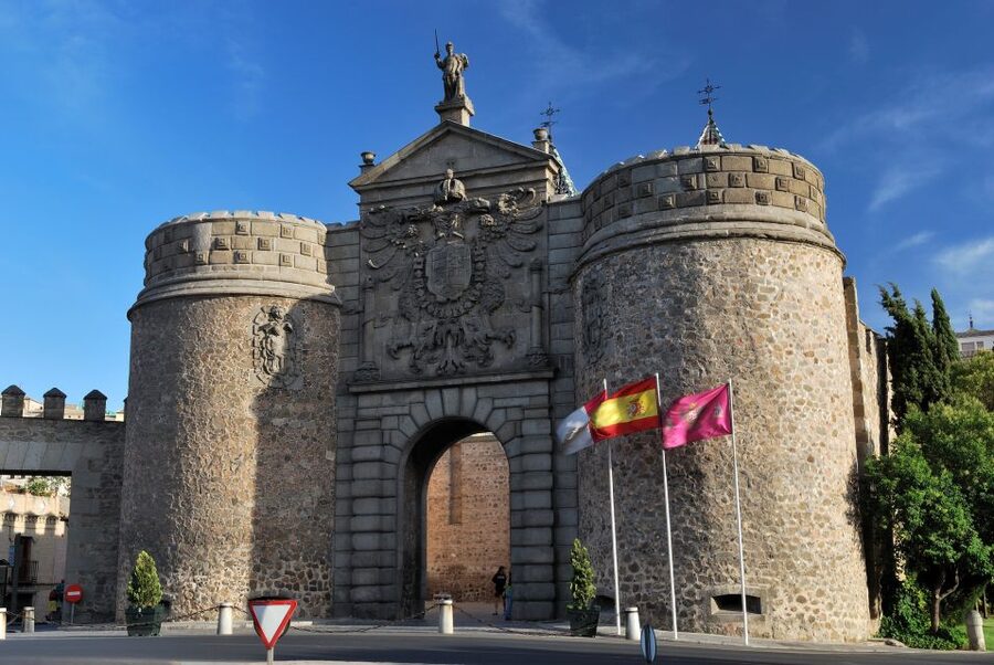 From Madrid: El Escorial, Valley and Segovia Day Trip - Segovia begins with the Roman Aqueduct