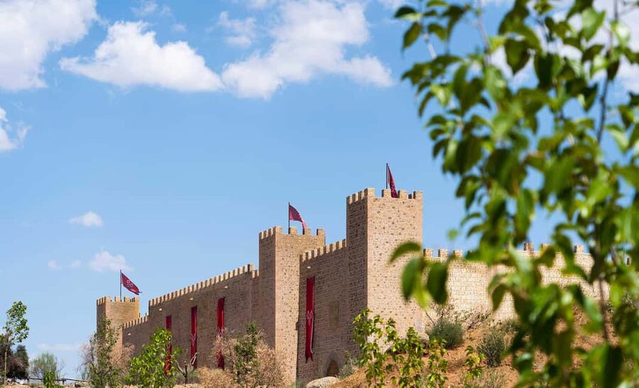 From Madrid: Entrance to Puy du Fou España & Sueño de Toledo - Spanish food at the park taverns