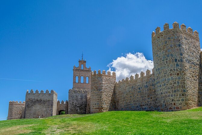 From Madrid: Full-Day Medieval Tour in Toledo and Ávila - The road to Ávila and a different kind of medieval city