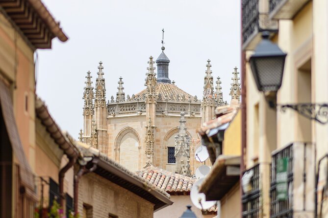 From Madrid: Full-Day Medieval Tour in Toledo and Ávila - The guide can make or break the day