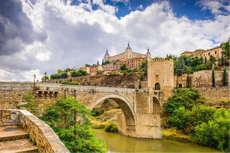From Madrid: Full Day Trip to Segovia and Toledo - Toledo Cathedral and its Gothic interior