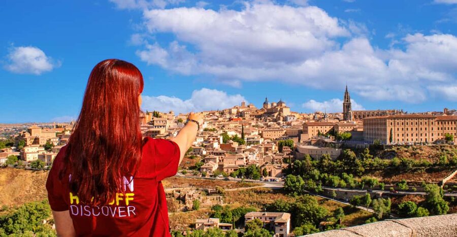 From Madrid: Guided Day Trip to Chinchon, Aranjuez & Toledo - Chinchón and its colorful Plaza Mayor