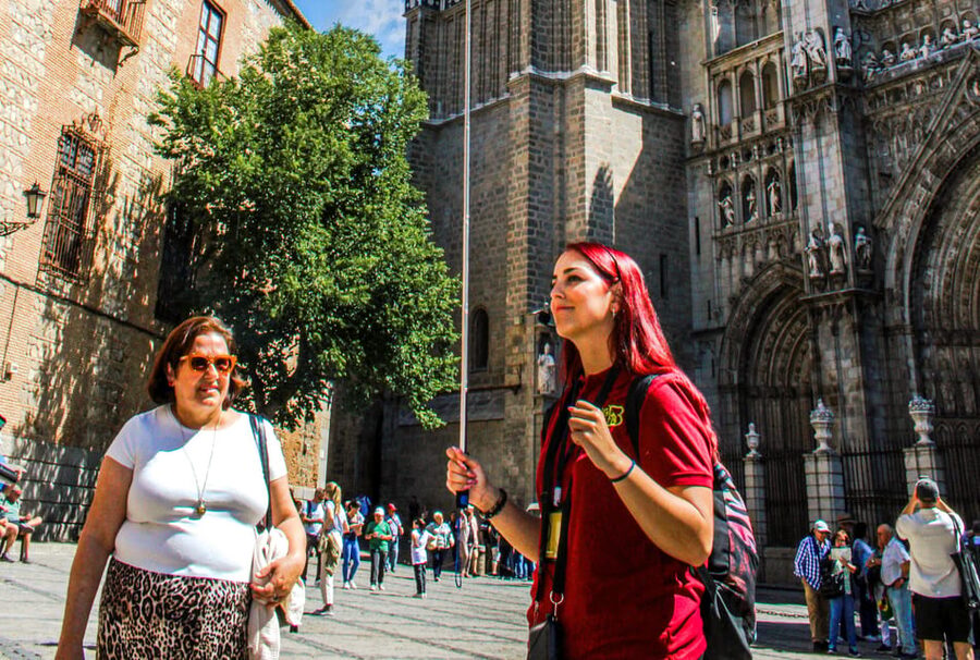From Madrid: Guided Day Trip to Chinchon, Aranjuez & Toledo - Bilingual guiding and the pace of the day