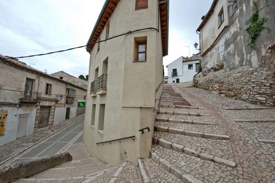 From Madrid: Guided Day Trip to Chinchon, Aranjuez & Toledo - Who should book this tour?