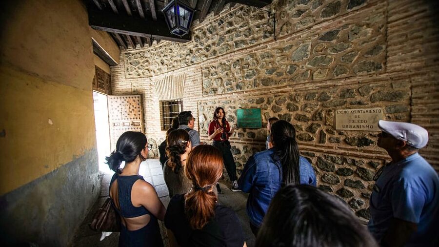 From Madrid: Guided Day Trip to Toledo by Bus - The sword-making workshop trade-off