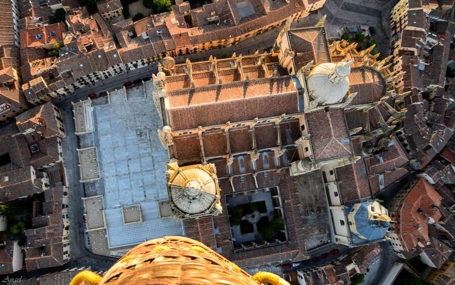 From Madrid: Hot Air Balloon over Segovia with Transfer - One hour over the Alcázar and old city
