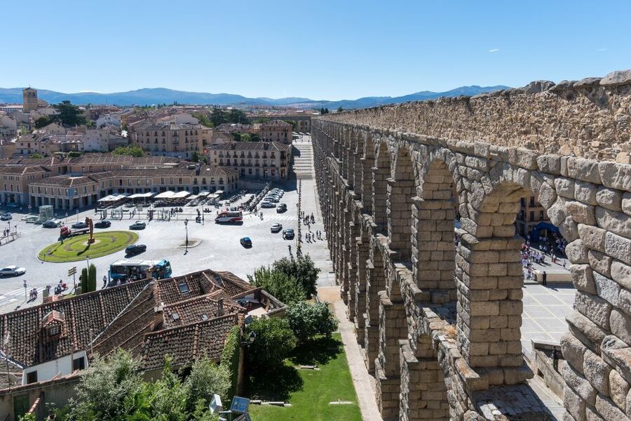 From Madrid: Segovia & Avila Day Trip with Optional Tickets - The Canonjías neighborhood leads to the Alcázar