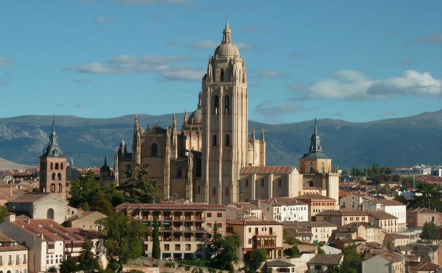 From Madrid: Segovia & Avila Day Trip with Optional Tickets - A bus makes the long day easier