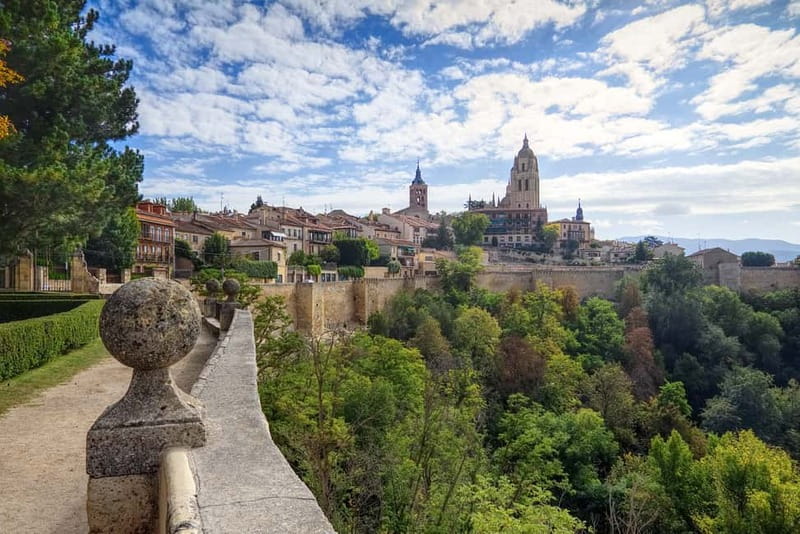 From Madrid: Segovia Guided Afternoon Tour - Strolling along St. Real and Casa de los Picos