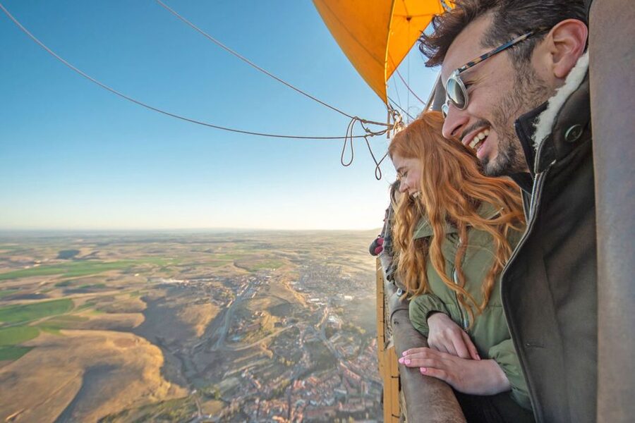 From Madrid: Segovia Hot Air Balloon - Leaving Madrid before sunrise