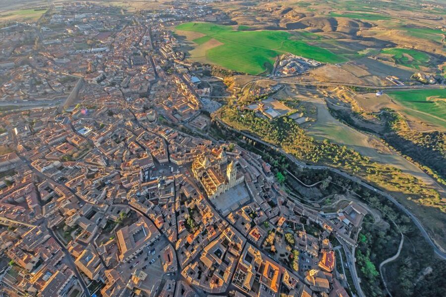 From Madrid: Segovia Hot Air Balloon - How the morning feels in the basket