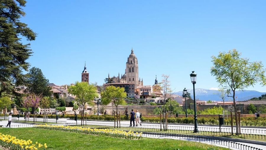 From Madrid: Segovia Tour with Cathedral and Alcazar Entry - The coach, guide, and bilingual format