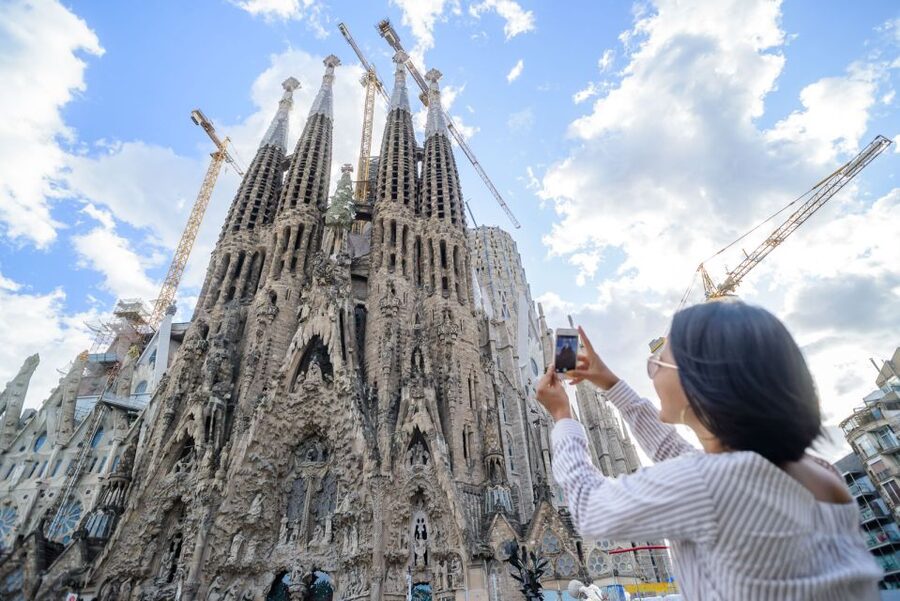 From Madrid: The Best of Barcelona in One Day - Plaça de Catalunya and your lunch break