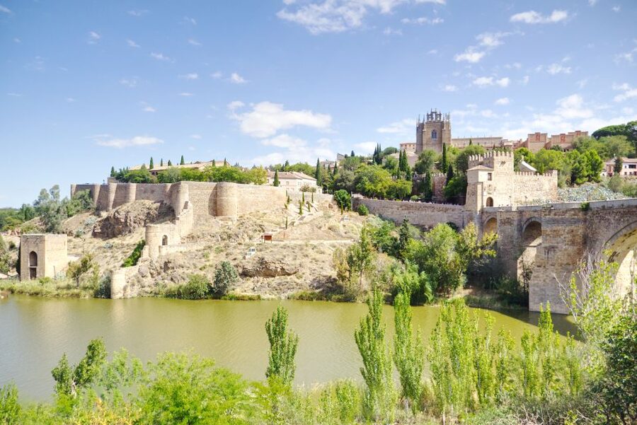 From Madrid: Toledo and Segovia Guided Day Trip - Two great Spanish cities, one very long day