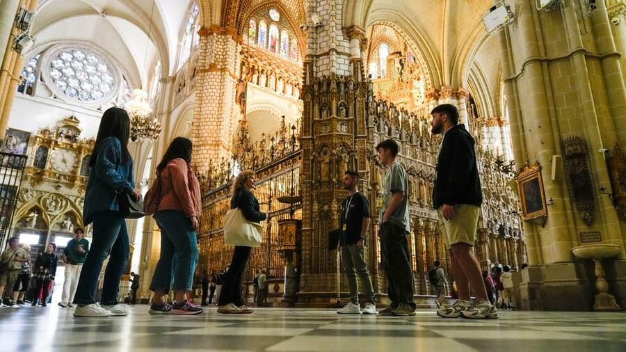 From Madrid: Toledo Guided Tour of All Major Monuments - Walking into the old city