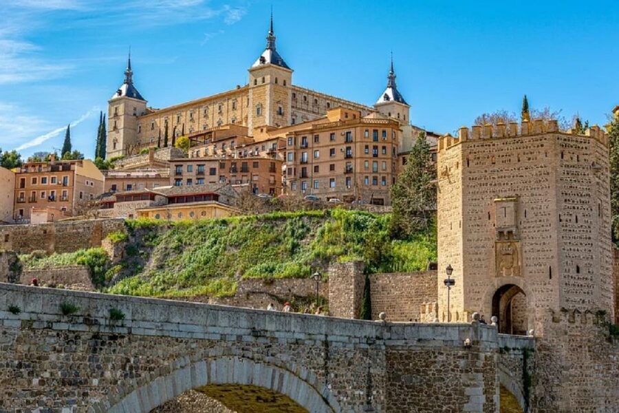 FROM MADRID: Toledo Private tour - Free time for lunch in the old centre