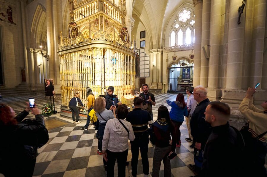 From Madrid: Toledo with 3 Monuments and Optional Cathedral - Walking through the Jewish Quarter