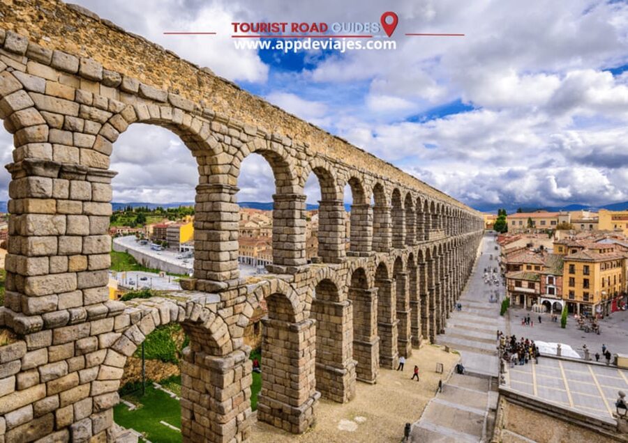 From Madrid: Tour Private Toledo & Segovia - Plaza Zocodover and Toledos three cultures