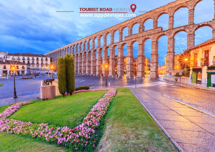 From Madrid: Tour Private Toledo & Segovia - The Roman aqueduct at the end of the route