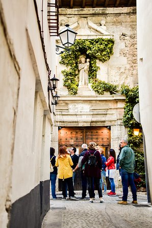 Guided Tour - Medieval Basin + Monuments - Beginning near the Hanging Houses