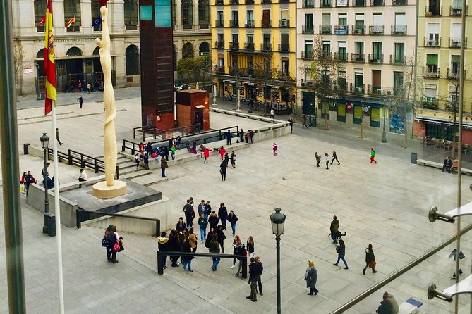 Guided tour of the Reina Sofia Museum in Madrid, entrance fees and pick up at the hotel. - Picasso, Dalí, and the Cubist Story