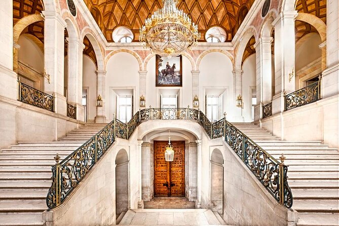 Guided tour of the Royal Palace of Aranjuez - Hall of Warships and the palace entrance