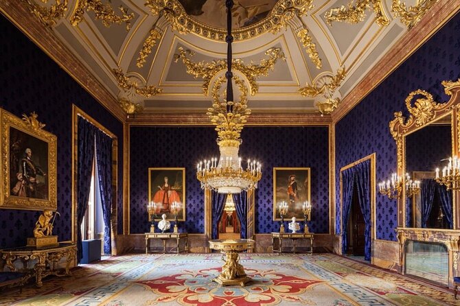Guided tour to the Royal Palace of Madrid - Entering the palace with a guide
