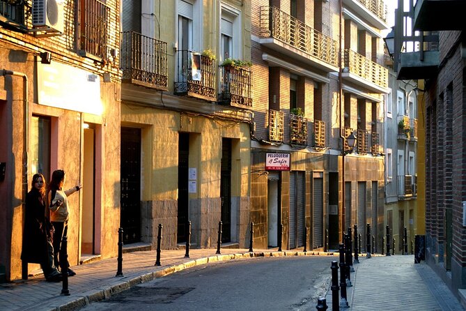 Lavapiés: The most multicultural neighbourhood of Madrid, Private Walking Tour - House of Sombrerete and the reality of corralas