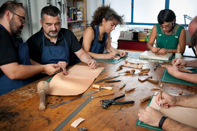 Leathercraft Workshop in the Rastro of Madrid - What this Madrid leather workshop really offers