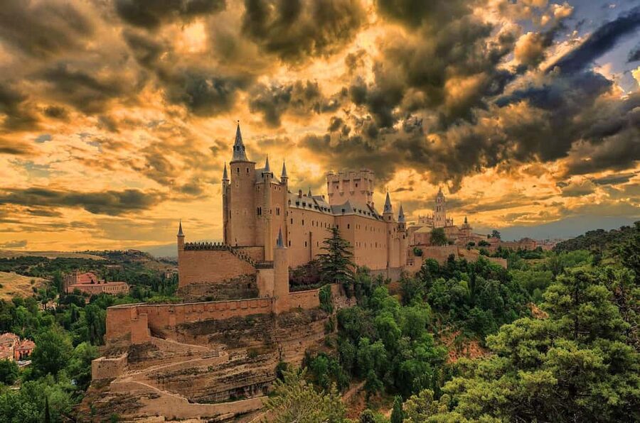 Legends and Mysteries of Segovia Tour - Why Segovia’s legends work best after sunset