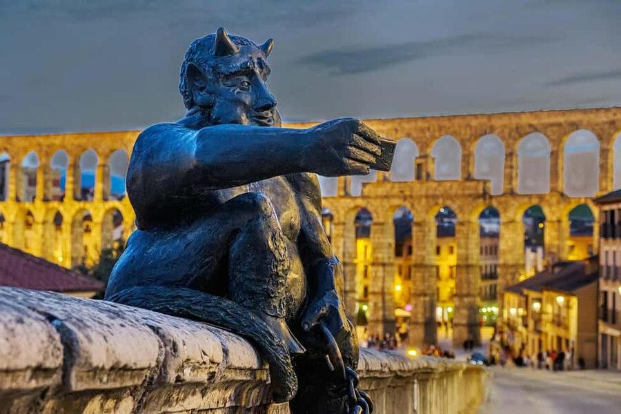 Legends and Mysteries of Segovia Tour - Starting at the Alcázar and the Monument to Daoiz y Velarde