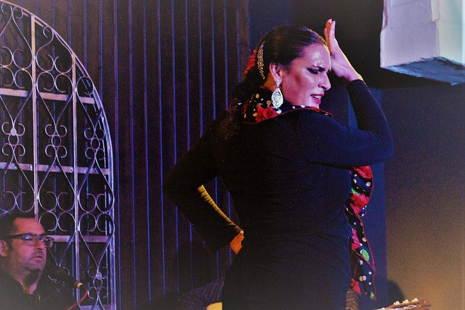 Local Flamenco Show with dinner at El Cortijo - Dinner begins downstairs in the tablao
