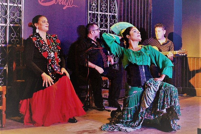 Local Flamenco Show with dinner at El Cortijo - The performance uses the room well