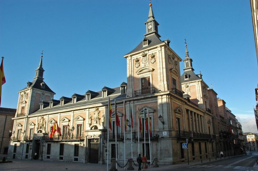 Madrid: 1.5-Hour City Highlights Guided Walking Tour - Starting beside the Royal Palace at Plaza de la Armería
