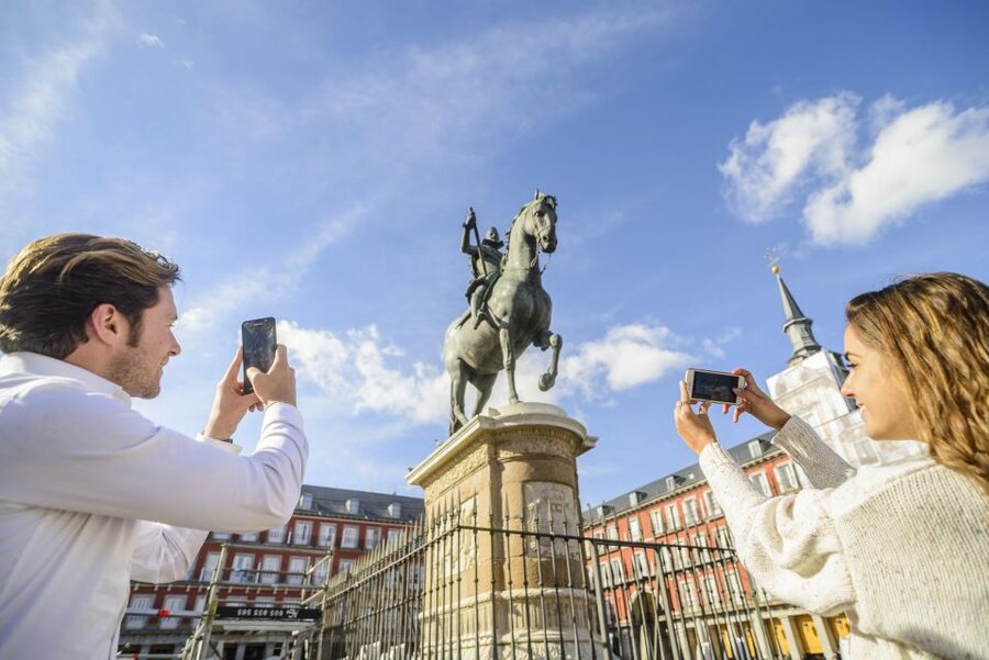 Madrid: 1.5-Hour Old Town Highlights Segway Tour - Starting on Calle de la Escalinata