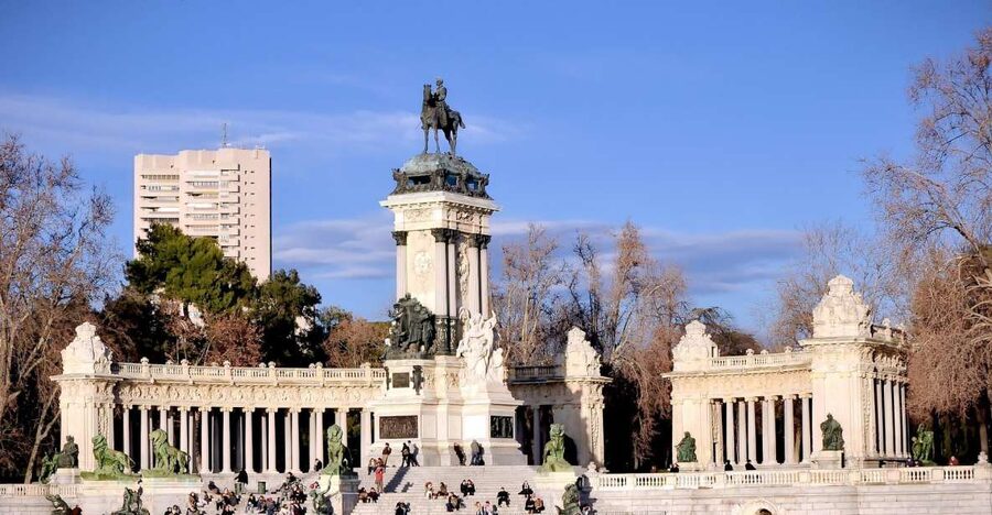 Madrid: 1.5-Hour Retiro Park Guided Walking Tour - The Crystal Palace and Retiro’s grand architecture