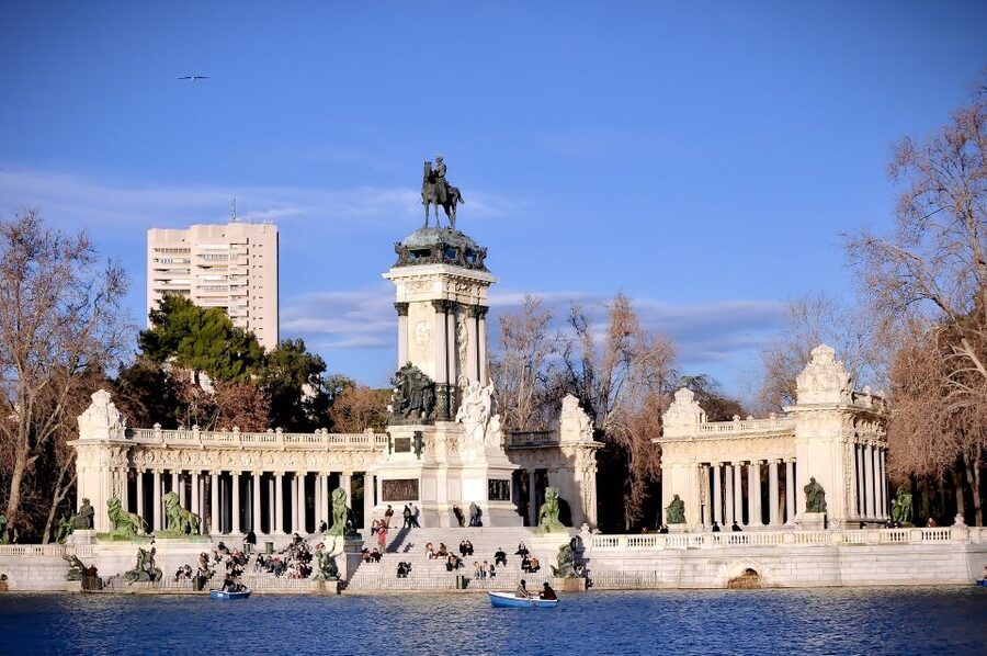 Madrid: 1.5-Hour Retiro Park Guided Walking Tour - The lake and Alfonso XII’s monument
