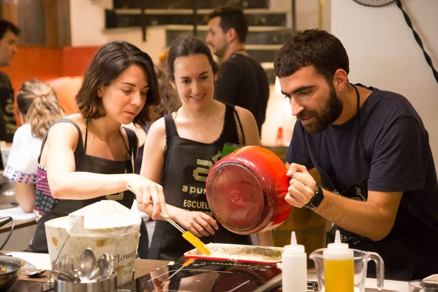 Madrid: 10 Tapas 2.5-Hour Cooking Class - How the small-group format works