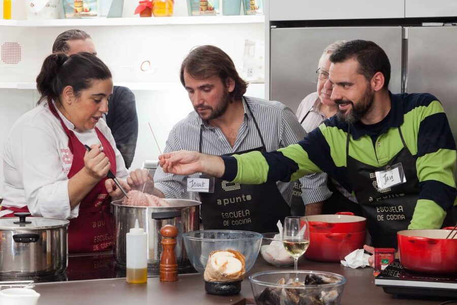 Madrid: 10 Tapas 2.5-Hour Cooking Class - The chef makes the difference