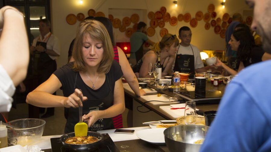 Madrid: 10 Tapas 2.5-Hour Cooking Class - Sitting down to eat what you made