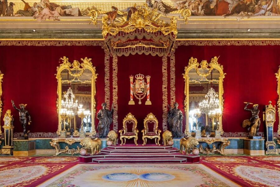 Madrid: Afternoon Royal Palace and Almudena Cathedral Tour - The walking, standing, and group rhythm