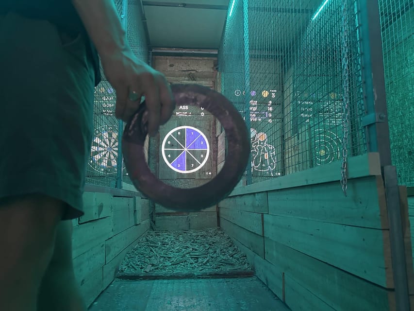 Madrid Atocha : Interactive Axe Throwing 1h - What the Madrid Atocha axe session is really like