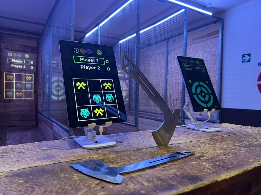 Madrid Atocha : Interactive Axe Throwing 1h - Getting there and preparing properly