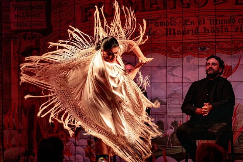 Madrid: Authentic Flamenco at Flamenco de Leones with drink - The Puerta de Alcalá view from your table