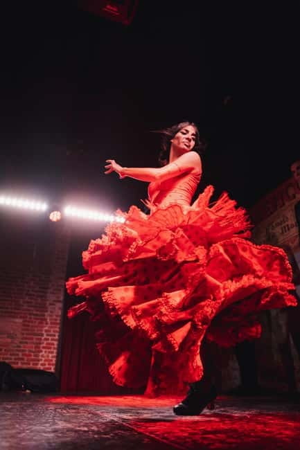 Madrid: Authentic Flamenco at Flamenco de Leones with drink - Entering through the carriage passage
