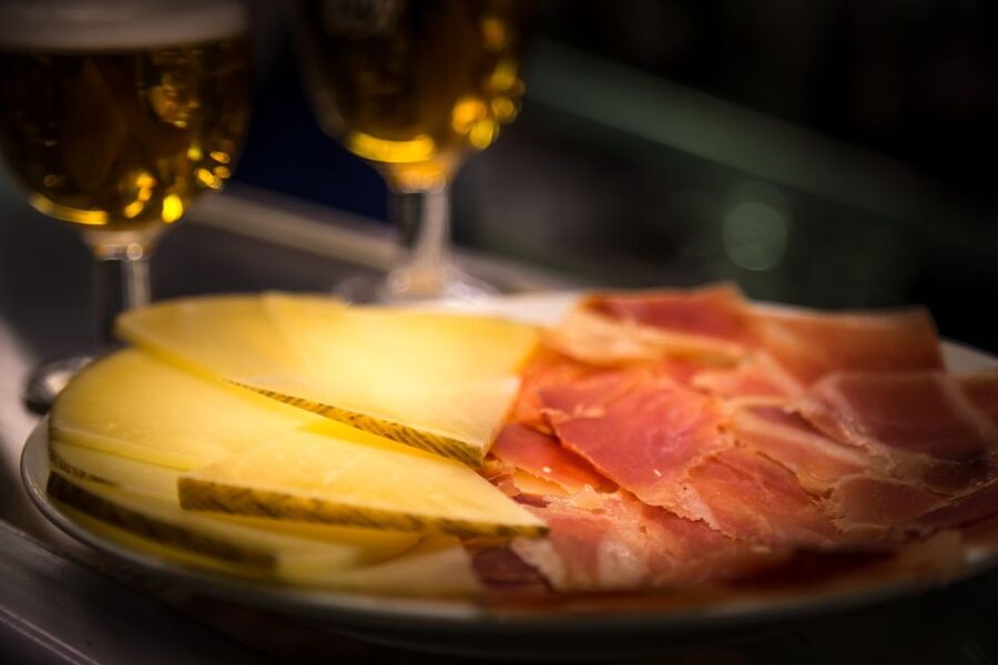 Madrid: Authentic Tapas Evening Tour with a side of History - Key points at a glance