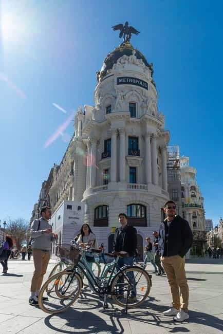 Madrid by bike + PhotoShooting - Why a photo bike tour works well in Madrid