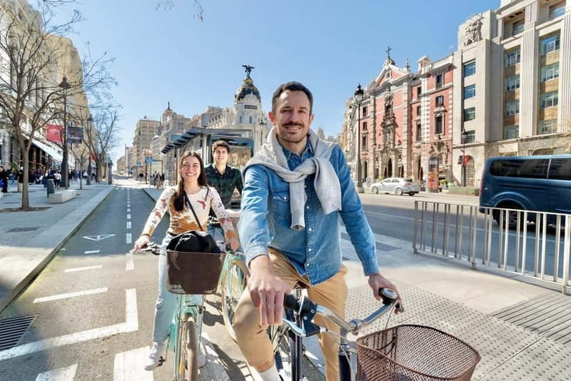 Madrid by bike + PhotoShooting - Gran Vía and Puerta de Alcalá