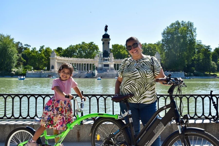 Madrid by bike + PhotoShooting - Almudena Cathedral and the Royal Palace viewpoint
