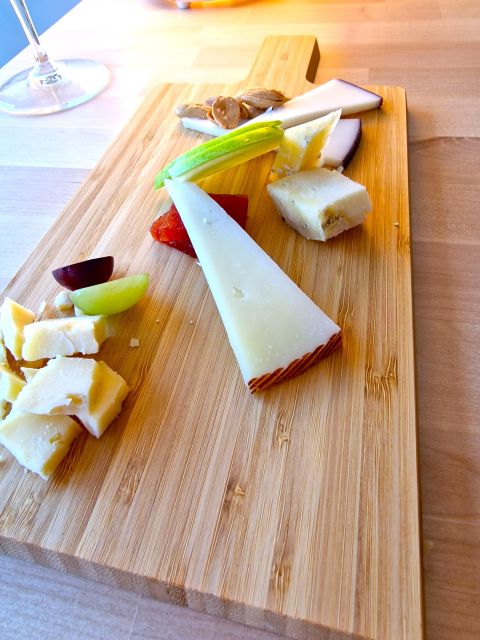 Madrid: cheese tasting with wine pairing. - Should you book the Madrid cheese and wine tasting?